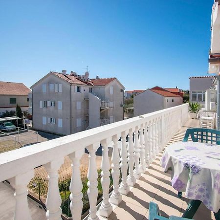 Family Holiday Apartments Lucia Vodice Bagian luar foto