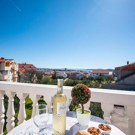 Family Holiday Apartments Lucia Vodice Bagian luar foto