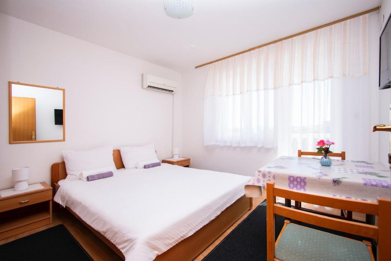 Family Holiday Apartments Lucia Vodice Bagian luar foto