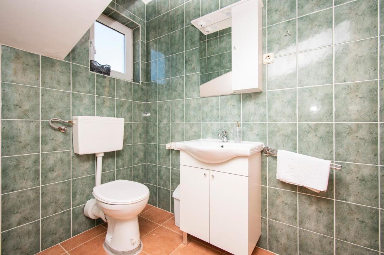 Family Holiday Apartments Lucia Vodice Bagian luar foto