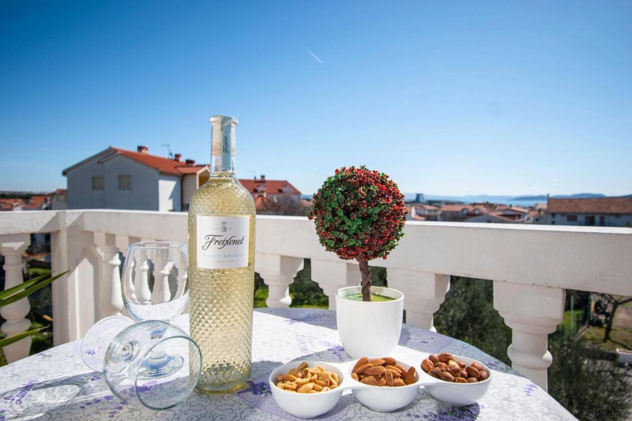 Family Holiday Apartments Lucia Vodice Bagian luar foto