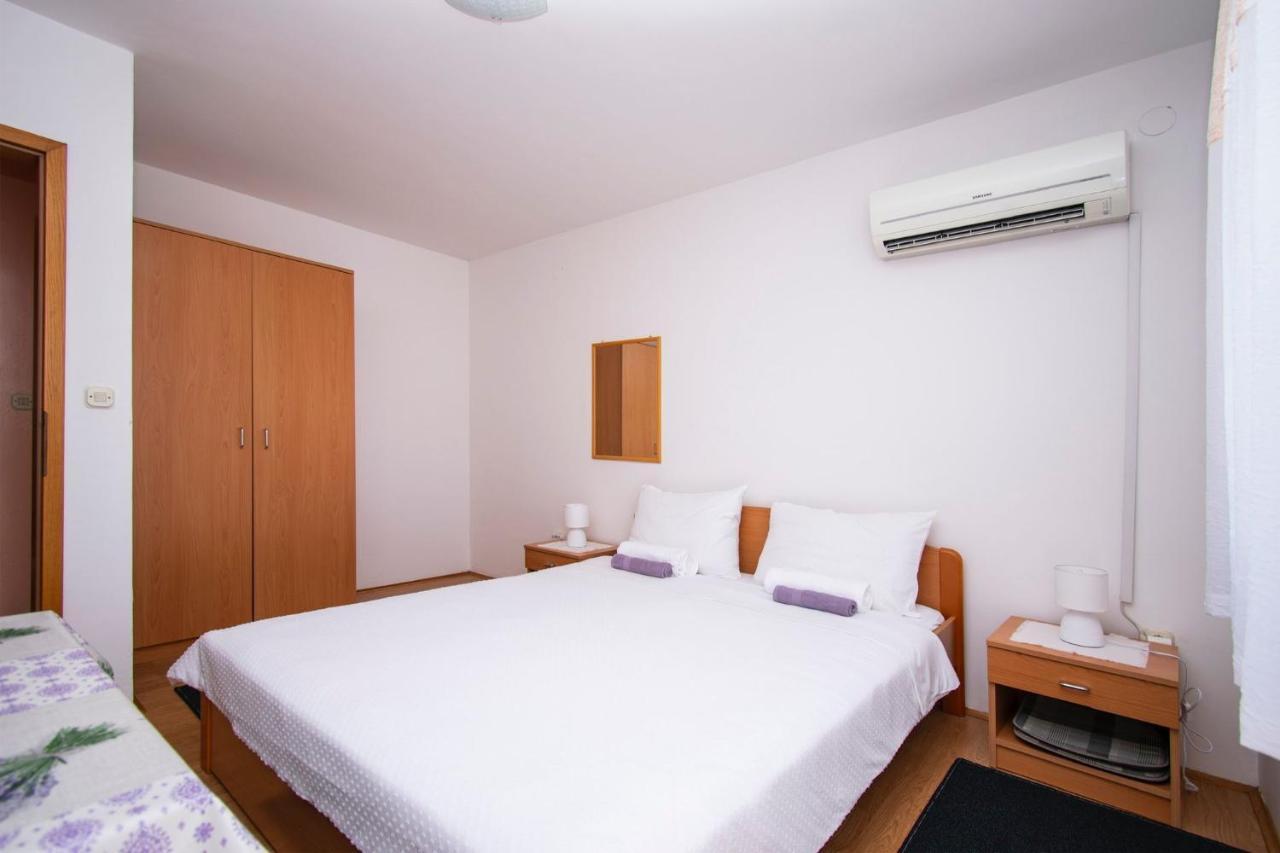 Family Holiday Apartments Lucia Vodice Bagian luar foto