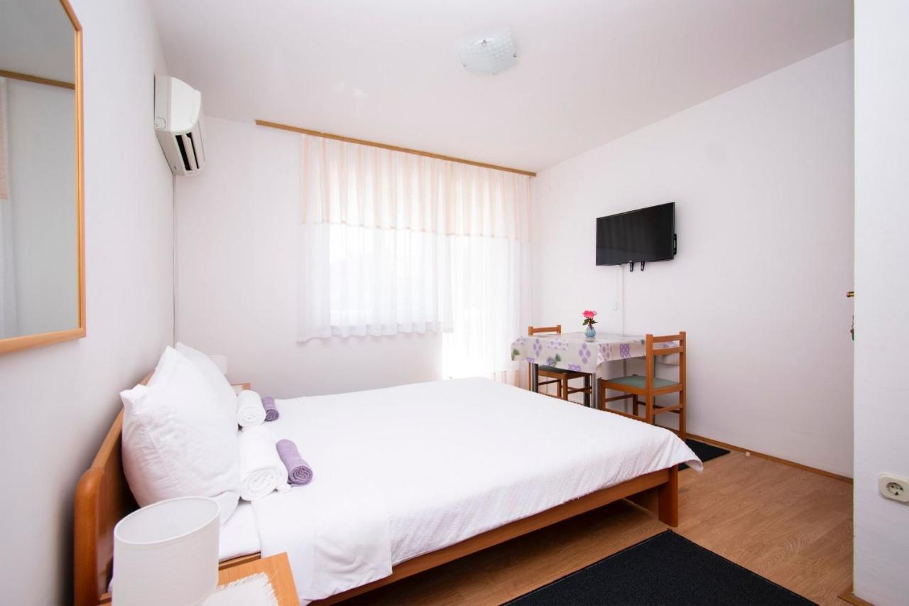 Family Holiday Apartments Lucia Vodice Bagian luar foto