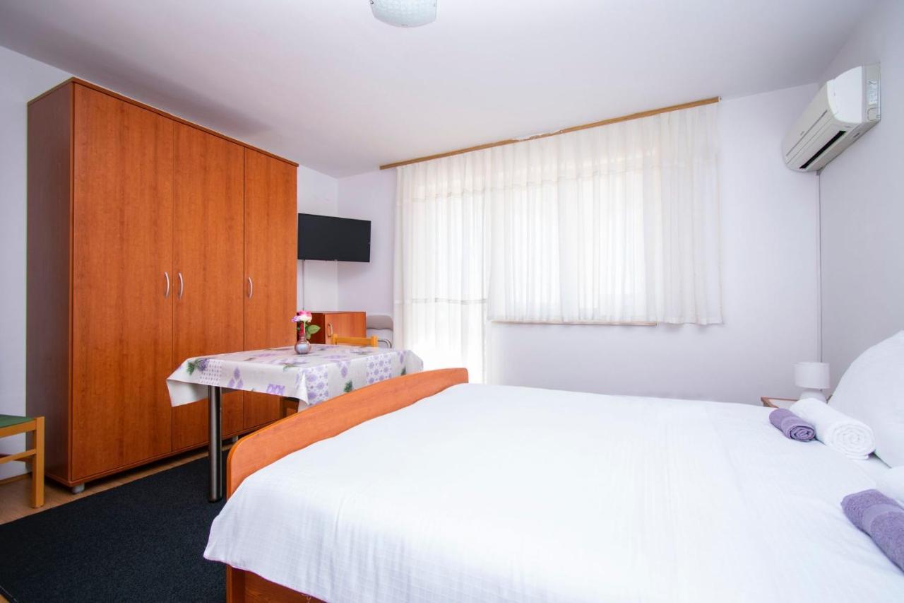 Family Holiday Apartments Lucia Vodice Bagian luar foto