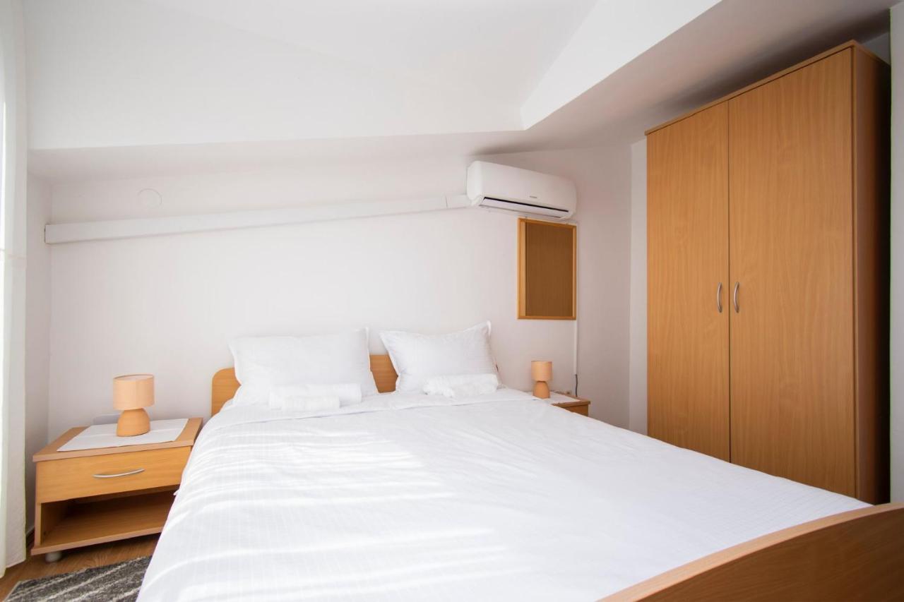 Family Holiday Apartments Lucia Vodice Bagian luar foto