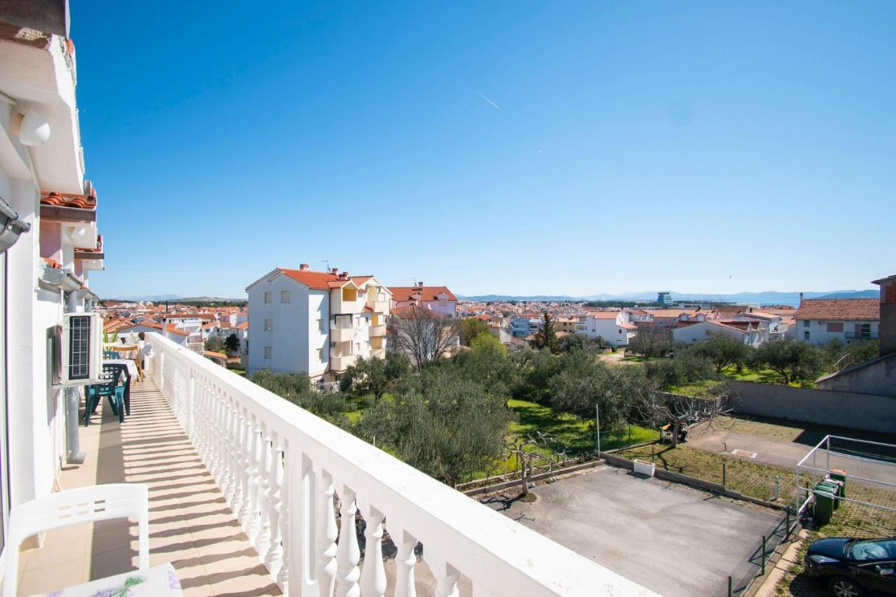 Family Holiday Apartments Lucia Vodice Bagian luar foto