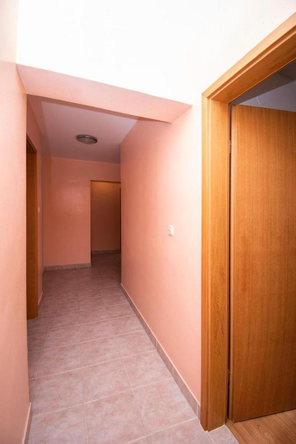 Family Holiday Apartments Lucia Vodice Bagian luar foto