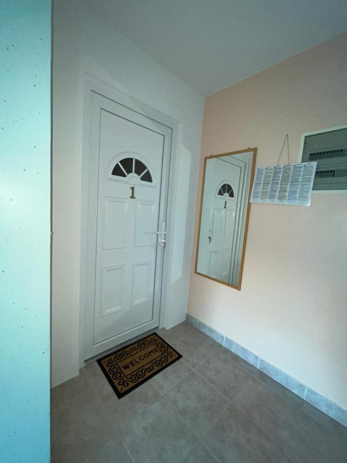 Family Holiday Apartments Lucia Vodice Bagian luar foto